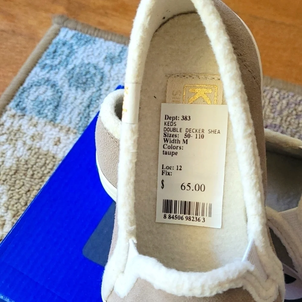 Keds Slip on Sneaker with faux shearling foot bed. Size 5.5